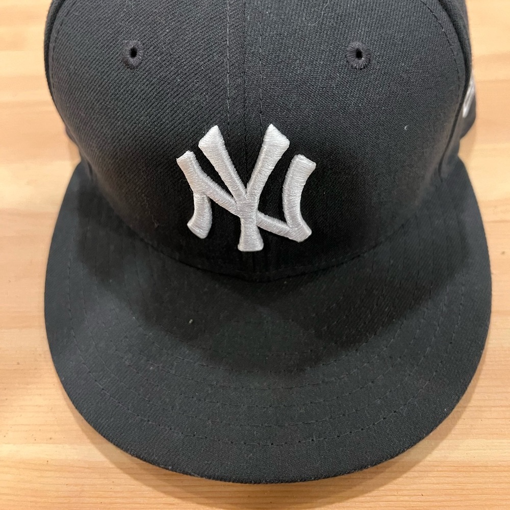 Yankee new ear fitted size 7 1/8 used